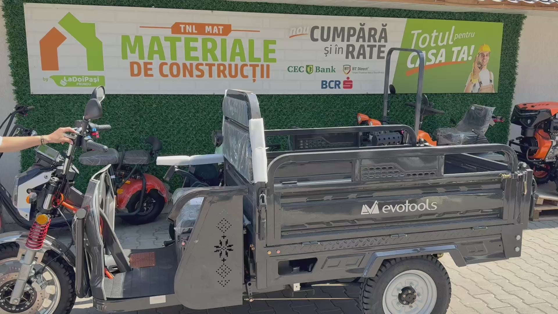 TRICICLU ELECTRIC CARGO CU DESCARCARE HIDRAULICA TRCC1500