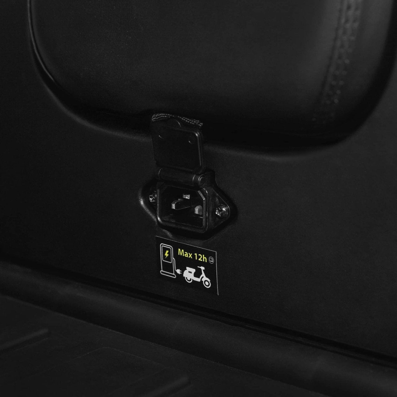 Triciclu Electric, Fara Permis, Motor 1000W, APM2 Alb, Autonomie pana la 36km, viteza maxima 25 km pe ora, Omologat RAR