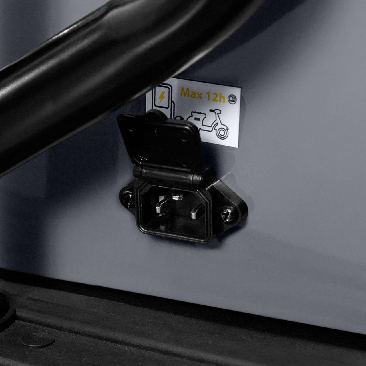 Triciclu electric Voltarom APM5, 60V, 20 AH, 1000W, fara permis, 25km/h, Gri, autonomie pana la 40km