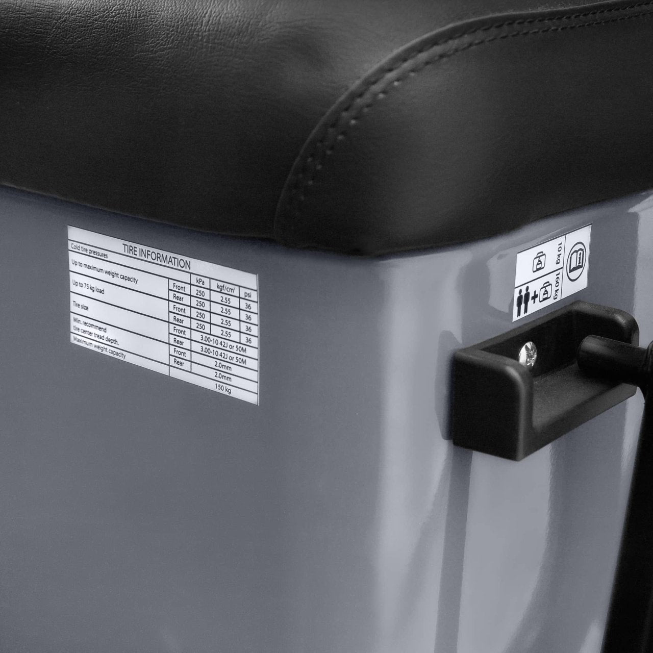 Triciclu electric Voltarom APM5, 60V, 20 AH, 1000W, fara permis, 25km/h, Gri, autonomie pana la 40km